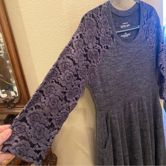 NWT~TORRID Super Soft Plush Gray Floral Sleeves Midi Dress Size 00 (M/L) - Picture 3 of 11